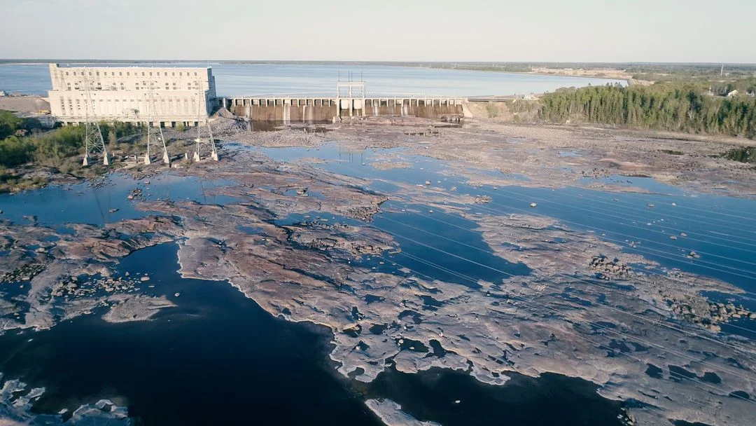 Water going over the Seven Sisters spillway