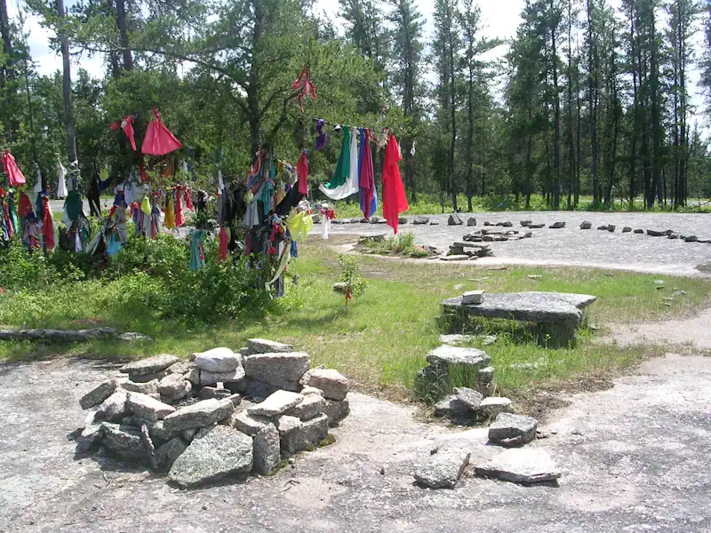 Stones laid out on bedrock at Bannock Point