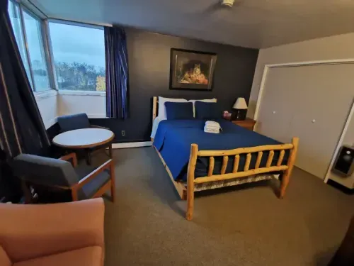 Bachelor suite bed left angle